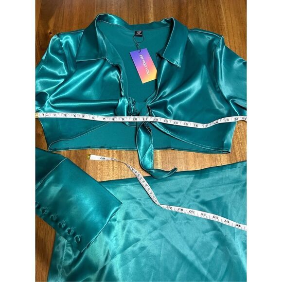 Emerald Green Tie Front Crop Top Skirt Set 2XL - Picture 5 of 14